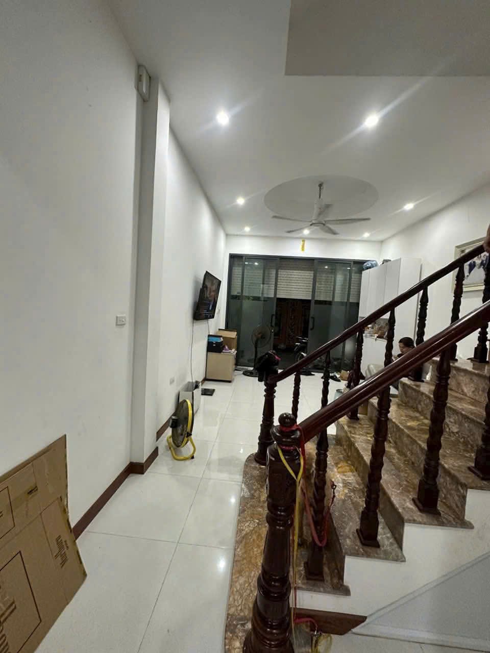 NHÀ GẦN PHẠM VĂN ĐỒNG 7 CHỖ NGỦ TRONG NHÀ NHỈNH 9 TỶ